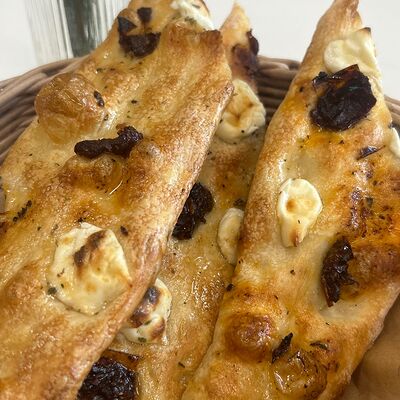 Фокачча с вялеными томатами в Ferracci pasta bar по цене 380 ₽