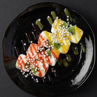 Сладкий ролл в Joly Woo по цене 425 ₽