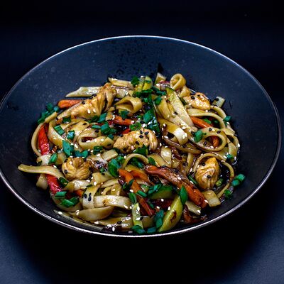 Удон с говядинойв Тай По по цене 580 ₽