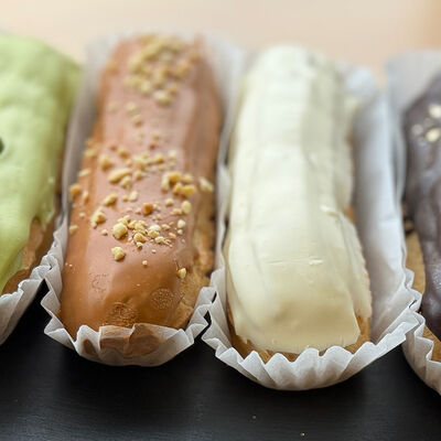 Эклеры Ассорти в Белый Фартук по цене 306 ₽