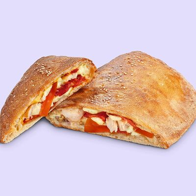 Кальцоне пепперони с томатами Max в Комбо по цене 450 ₽