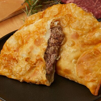 Чебурек Свинина и говядина в Чебуречная Дайте два, пожалуйста по цене 260 ₽