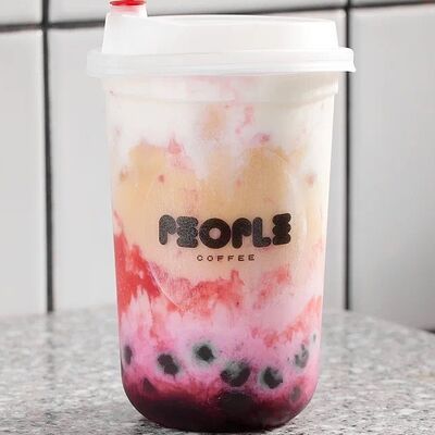 Бабл-ти Клубничный крем-сыр в People по цене 590 ₽