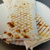 Хот-дог с двумя куриными сосискамив Два чебурека