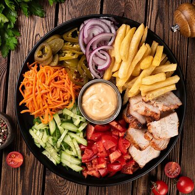 Шаверма Биг Мак на тарелке в Кухня 91 по цене 588 ₽