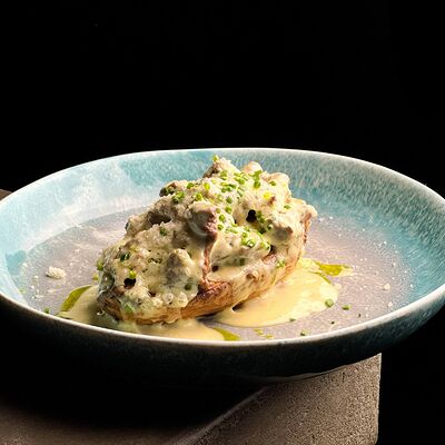 Рваная лосятина, печеный батат, голландский соус, пармезан в Нобель по цене 790 ₽