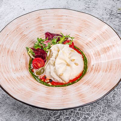 Буррата с томатами и пудрой из свеклы в Jesstaurant по цене 1320 ₽