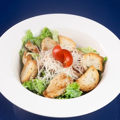 Салат Цезарьв Greco по цене 490 ₽