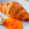 Круассан с маслом и абрикосовым джемом в Grace Bistro по цене 750