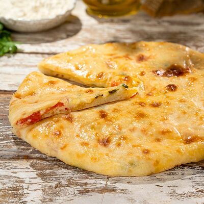 Сыр с помидорами и зелёным луком 450 г в Пиросетия Осетинские пироги по цене 530 ₽