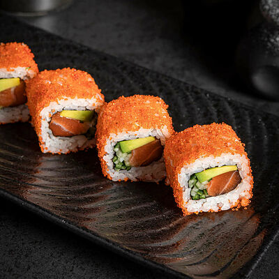 Ролл Калифорния с лососем в Качуко по цене 740 ₽