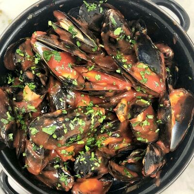 Мидии в томатном соусе с базиликом и орегано в Фитнес меню по цене 1250 ₽