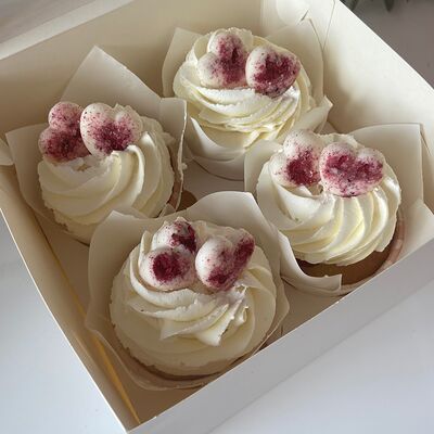 Набор капкейков Малиновые сердца в Амрита по цене 1500 ₽