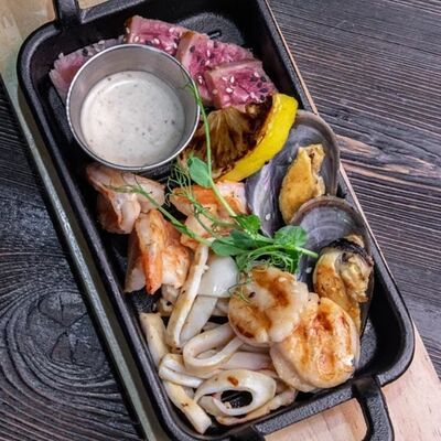 Морепродукты на гриле в The Kabak по цене 2100 ₽