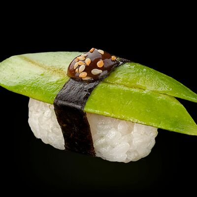 Суши Авокадо в СушиСтор по цене 75