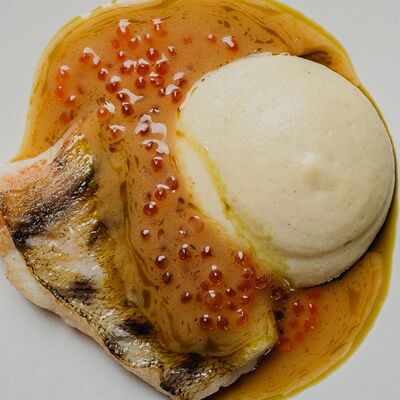 Судак с муссом из картофеля на углях в Eno Bistro по цене 1590 ₽