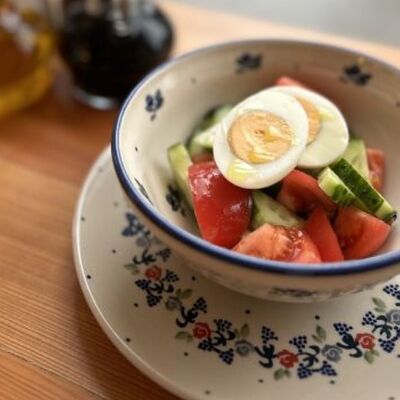 Салат Овощной с маслом в Сыроварня по цене 390 ₽