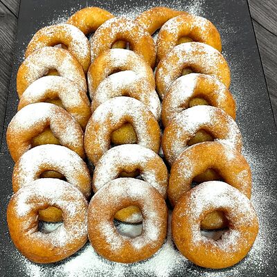 Пончики с сахарной пудрой в Пончуррос по цене 939 ₽