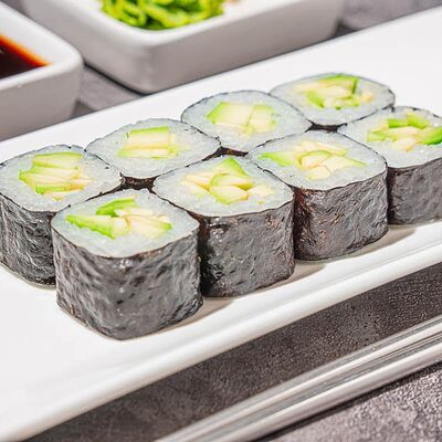 Маки с авокадо в Rock & Roll Sushi по цене 325 ₽