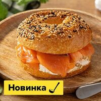 Бейгл с лососем в Пока горячее