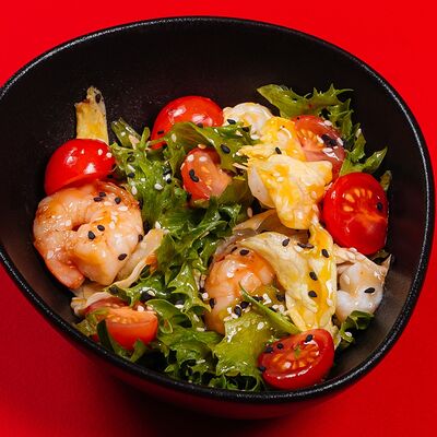 Салат с креветками в соусе манго-чили в Umami по цене 690 ₽