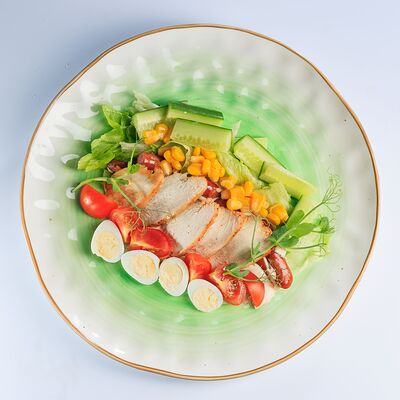 Салат Кобб в Семейный ресторан Tiki&Taki по цене 650 ₽