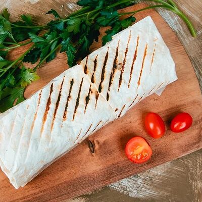 Шаурма с сосисками в Чуду халяль по цене 216 ₽