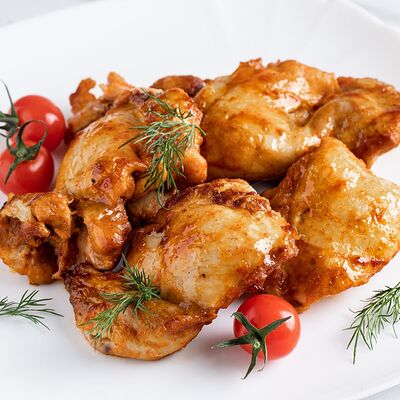 Куриные бёдра в пикантном соусе в Секреты Вкуса по цене 550 ₽