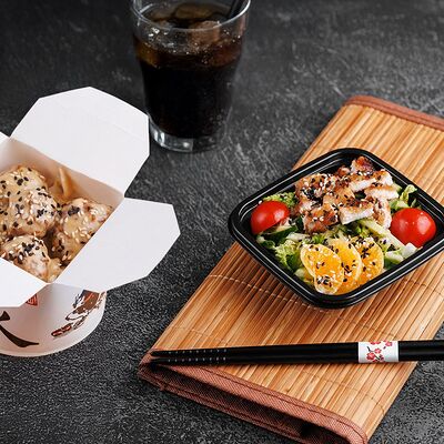 Шанхайский салат, тефтели в сырно-сливочном соусе, Любимая Кола в Лапшичная по цене 700 ₽