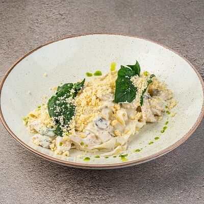 Паста лингвини с курицей и грибами в Бар с едой Пороселло по цене 660 ₽