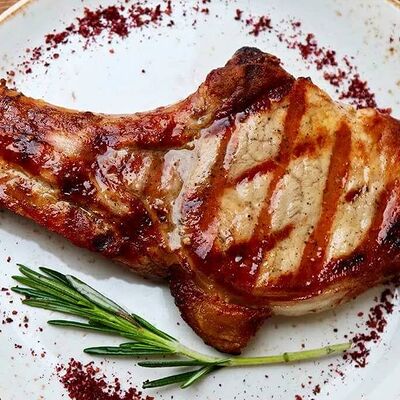 Свиная корейка с картофелем по-деревенски в Акватория по цене 680 ₽