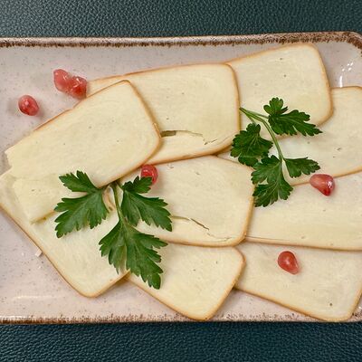 Сыр сулугуни копченый в Мзиани по цене 360 ₽