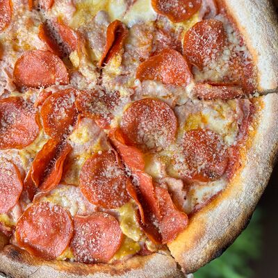 Пицца мясная в Seven по цене 950 ₽