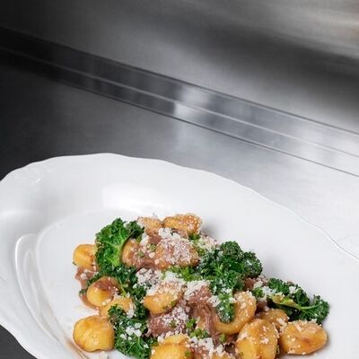 Ньоки с томленой говядиной в Сойка напела по цене 900 ₽