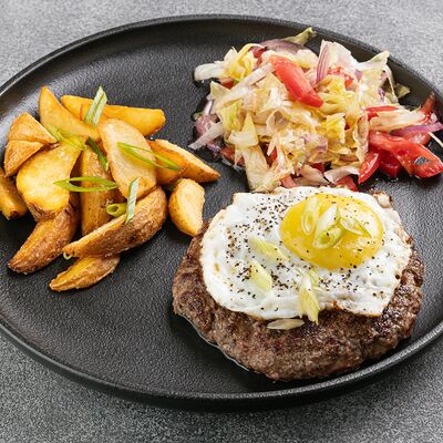 Английский бифштекс с яйцом в Holy Hotdoggers по цене 1050 ₽