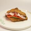 Круассан с ветчиной из индейки и сливочным сыромв Atlant bistro по цене 450