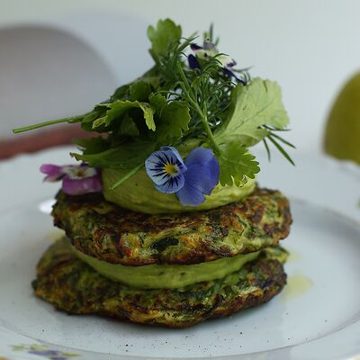 Оладьи из цукини, гуакамоле в Публика по цене 700 ₽