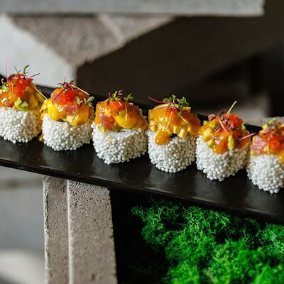 Ролл Имо в Эбби Noodles & Sushi Bar по цене 720 ₽