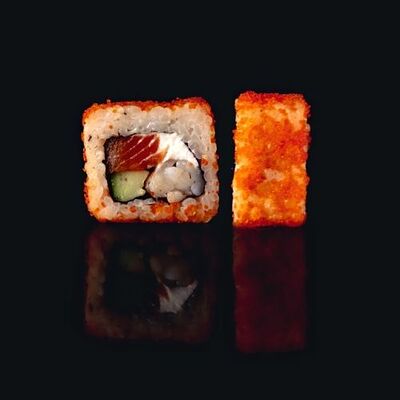 Ролл Калифорния с лососем в Bonito sushi по цене 465 ₽