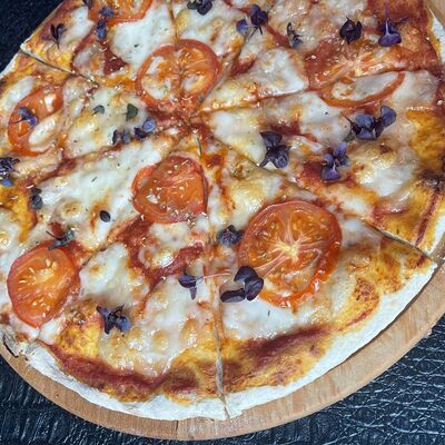 Пицца Маргарита в Oscar по цене 590 ₽