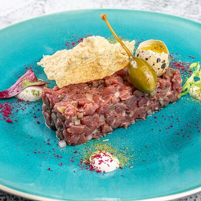 Тартар из говядины с жареным желтком в Jesstaurant по цене 720 ₽