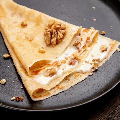 Блин со сгущенным молоком и грецкими орехами в Папины блины по цене 277 ₽