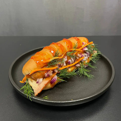 Баварский Хот- дог с сосиской из свинины(Я) в Съедим всё по цене 370 ₽