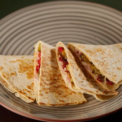 Кесадилья с ветчиной в Menthol по цене 410 ₽