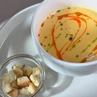 Сливочный крем-суп с форелью и гренкамив Гастробар DOM