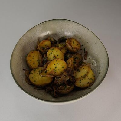 Жареный картофель с грибами в Игристо по цене 580 ₽