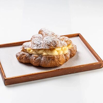 Круассан с заварным кремом в Миндаль по цене 384 ₽