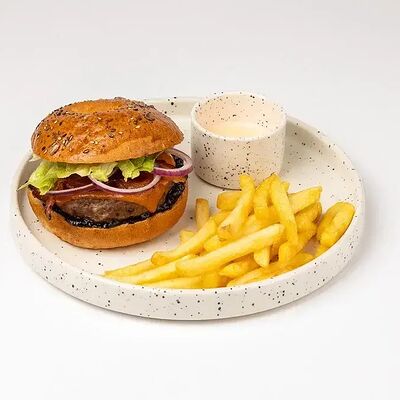 Бейгл с бифштексом и беконом в Biggies по цене 950 ₽