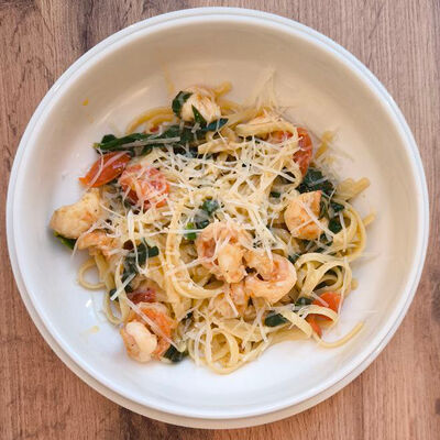 Паста с тигровыми креветками в Панеттоле по цене 735 ₽