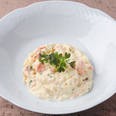 Ризотто с лососем и базиликом в соусе Блю чиз в Chento по цене 810 ₽